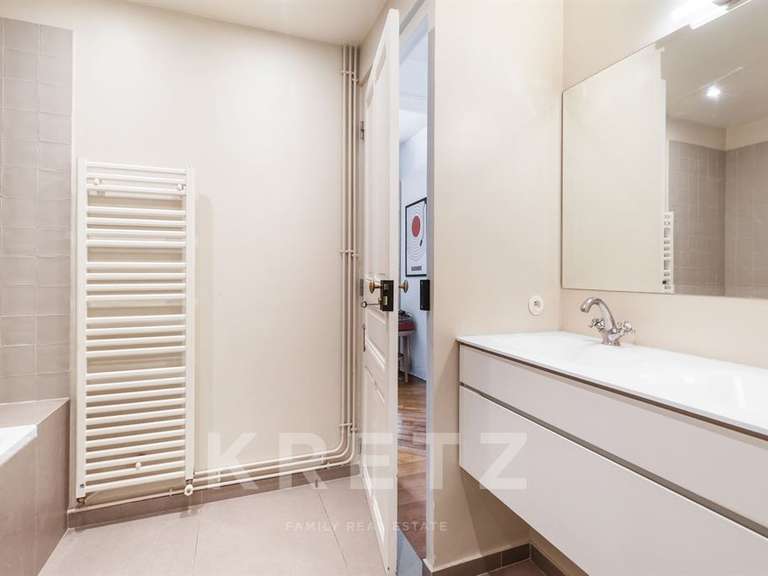 Appartement Paris 8e - 4 chambres - 182m²