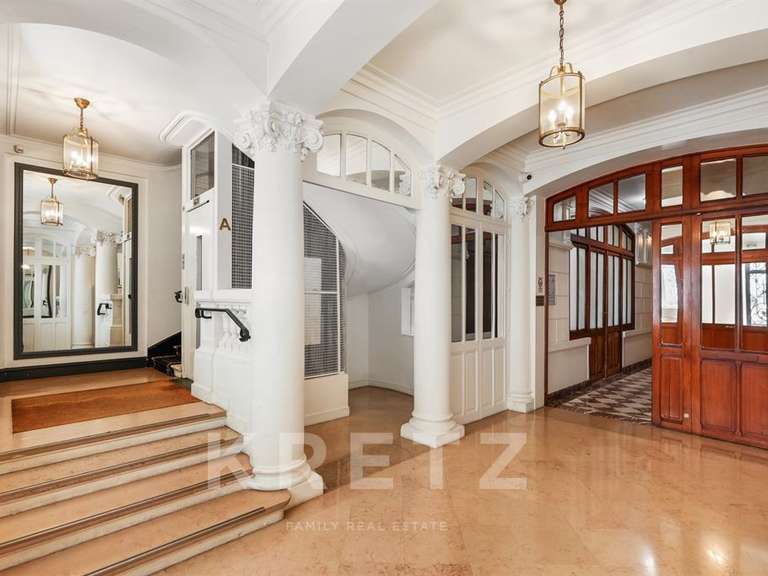 Appartement Paris 8e - 4 chambres - 182m²