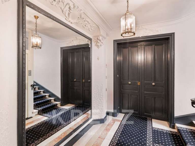 Appartement Paris 8e - 4 chambres - 182m²