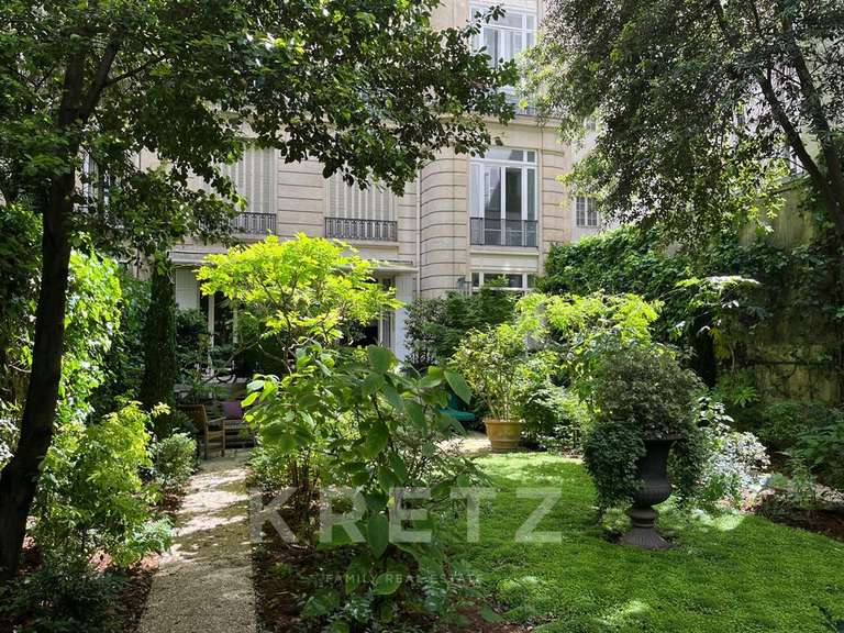 Appartement Paris 8e - 4 chambres - 315m²