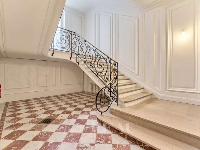 Appartement Paris 8e - 4 chambres - 155m²