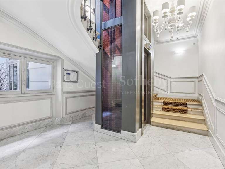 Appartement Paris 8e - 2 chambres - 70m²