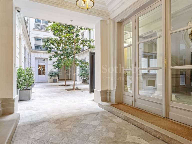 Appartement Paris 8e - 2 chambres - 70m²