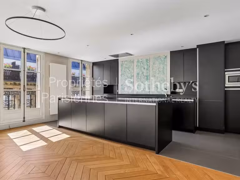 Appartement Paris 8e - 3 chambres - 150m²