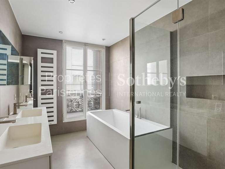 Appartement Paris 8e - 3 chambres - 150m²