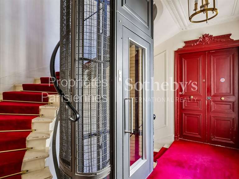Appartement Paris 8e - 3 chambres - 150m²