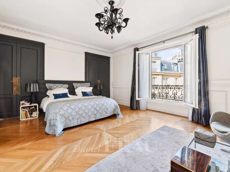Appartement Paris 8e - 4 chambres - 270m²