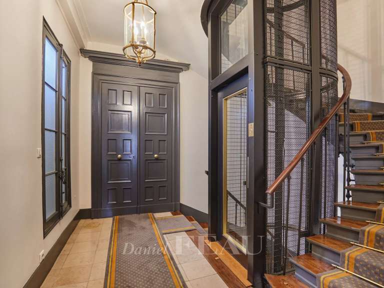 Appartement Paris 8e - 3 chambres - 151m²