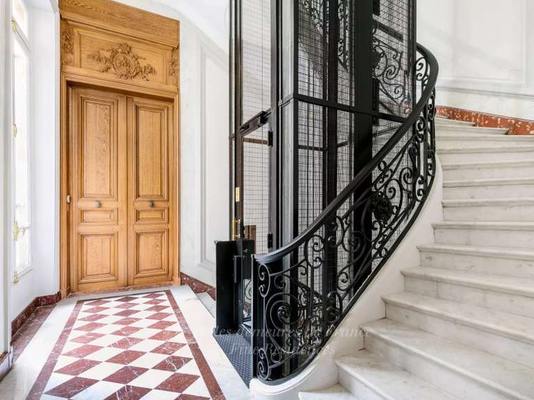 Appartement Paris 8e - 3 chambres - 309m²
