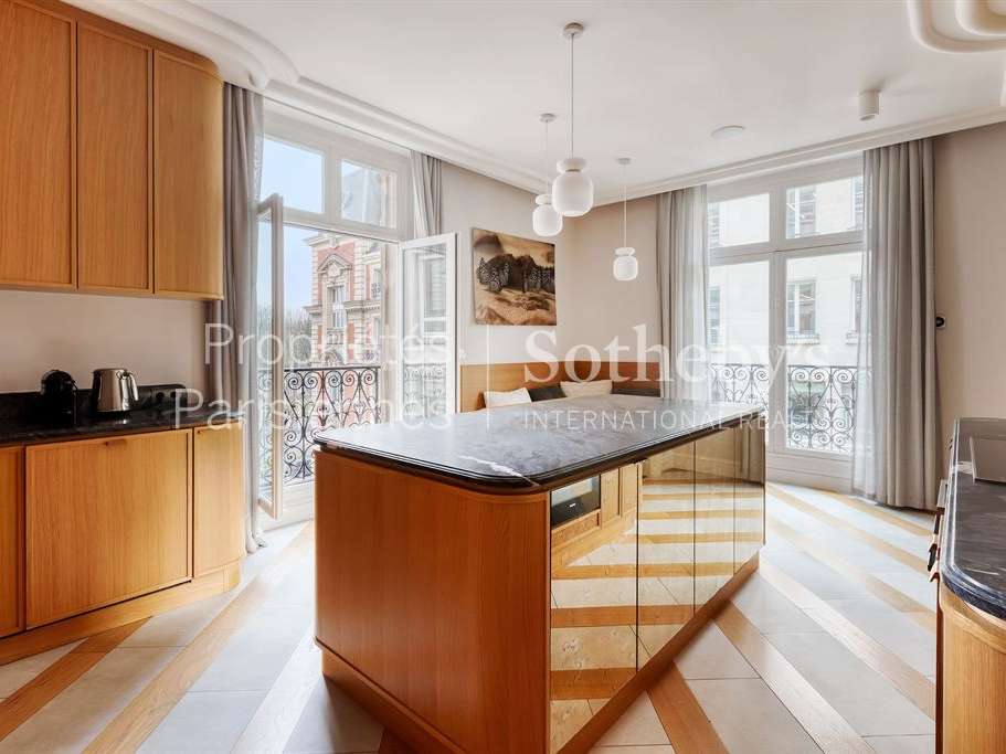Apartment Paris 8e