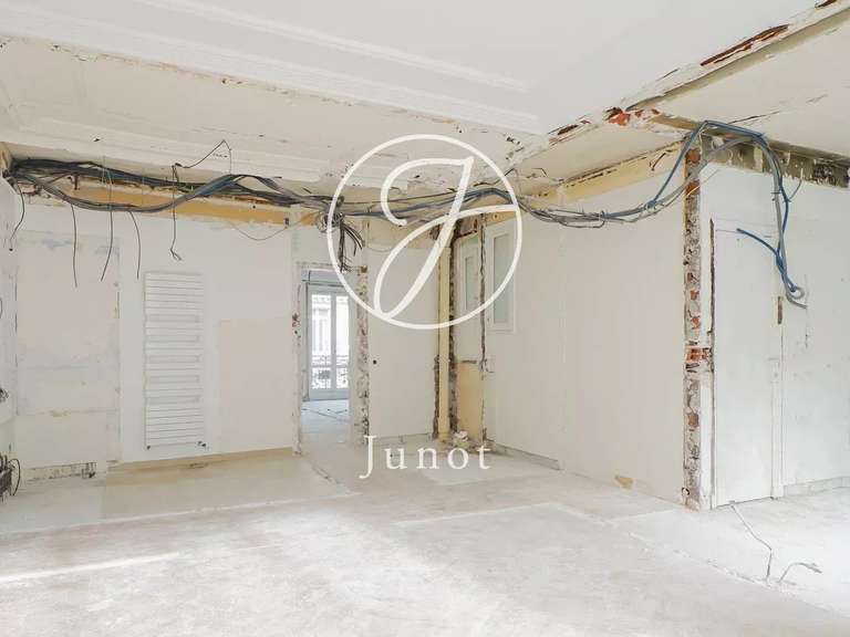 Appartement Paris 8e - 2 chambres - 125m²