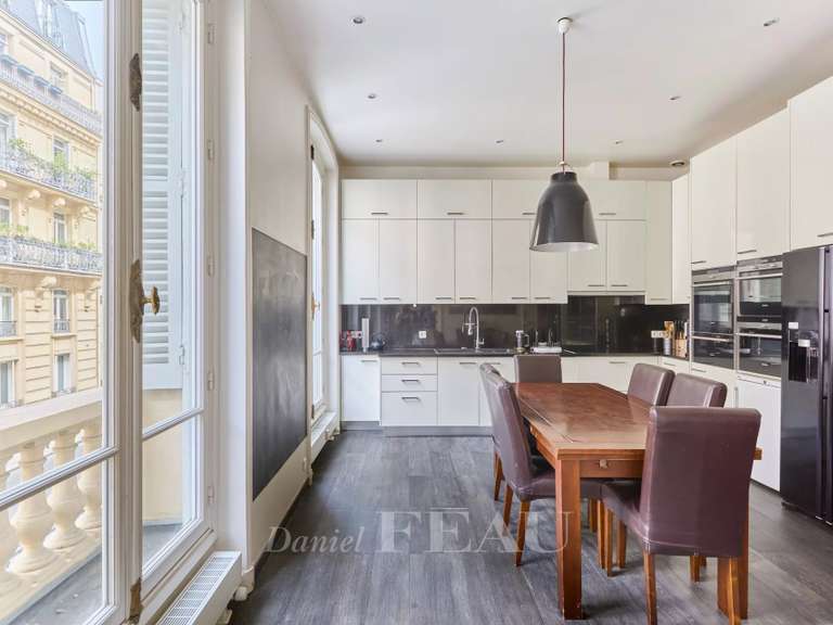 Appartement Paris 8e - 3 chambres - 160m²