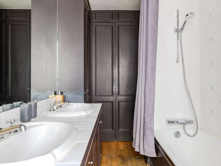 Appartement Paris 8e - 2 chambres - 61m²