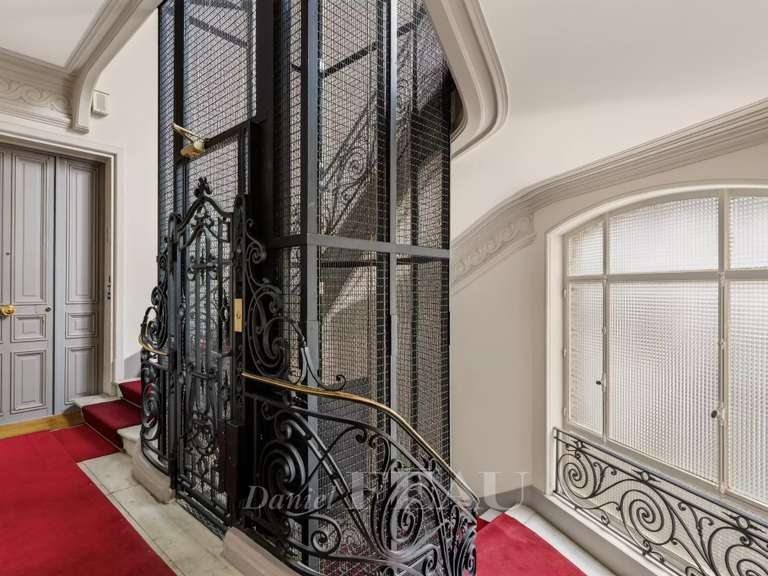 Appartement Paris 8e - 3 chambres - 200m²