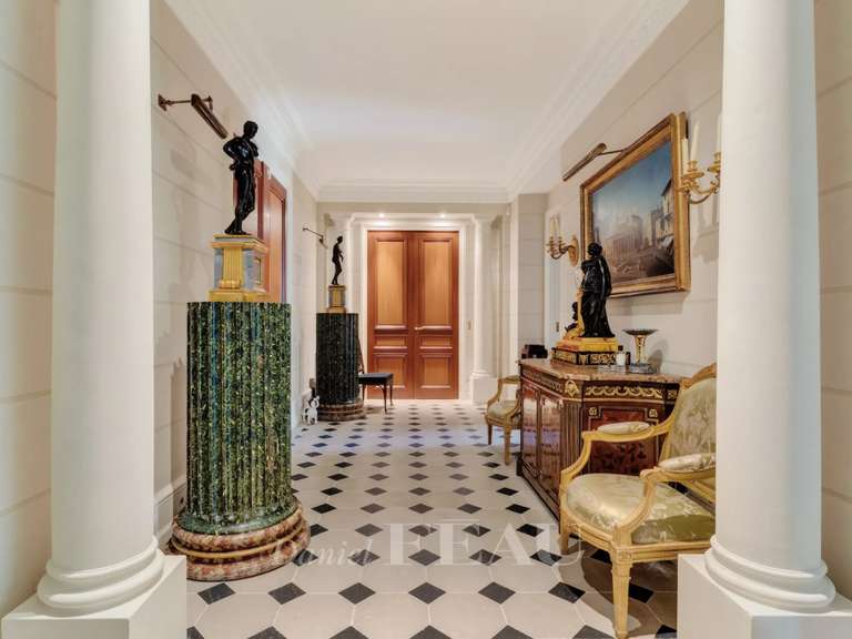 Appartement Paris 8e - 3 chambres - 200m²