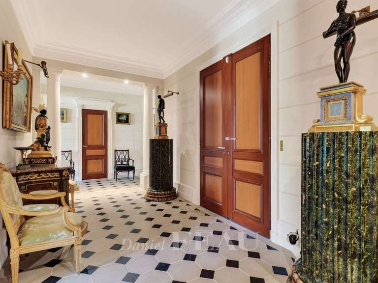 Appartement Paris 8e - 3 chambres - 200m²