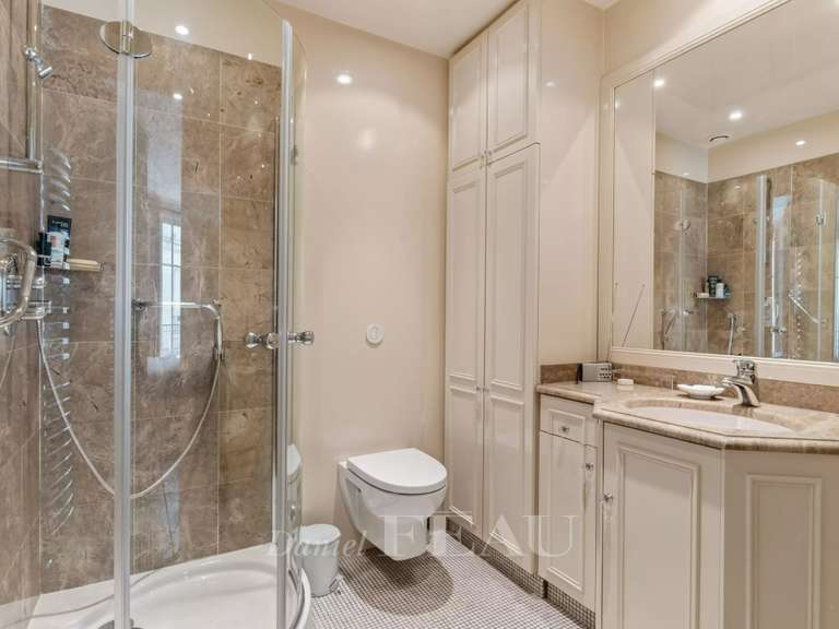 Appartement Paris 8e - 3 chambres - 200m²