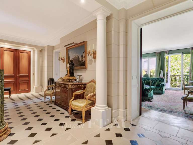 Appartement Paris 8e - 3 chambres - 200m²