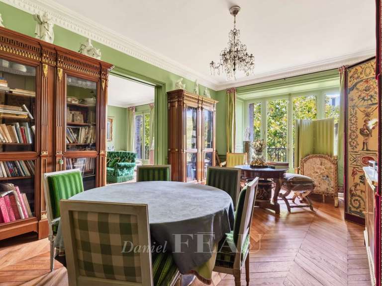 Appartement Paris 8e - 3 chambres - 200m²
