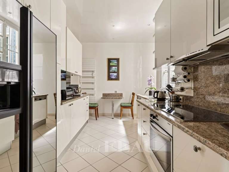Appartement Paris 8e - 3 chambres - 200m²