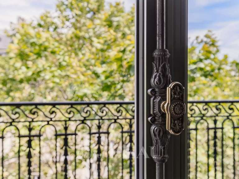 Appartement Paris 8e - 3 chambres - 200m²