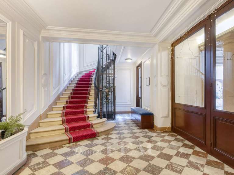 Appartement Paris 8e - 5 chambres - 234m²