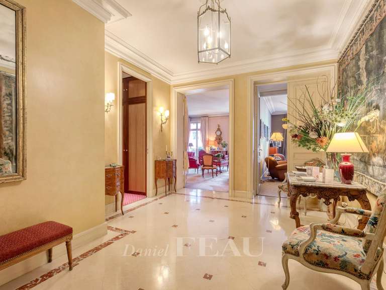 Appartement Paris 8e - 5 chambres - 234m²