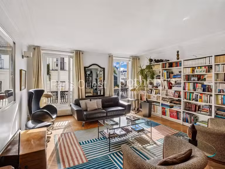 Appartement Paris 8e - 2 chambres - 110m²