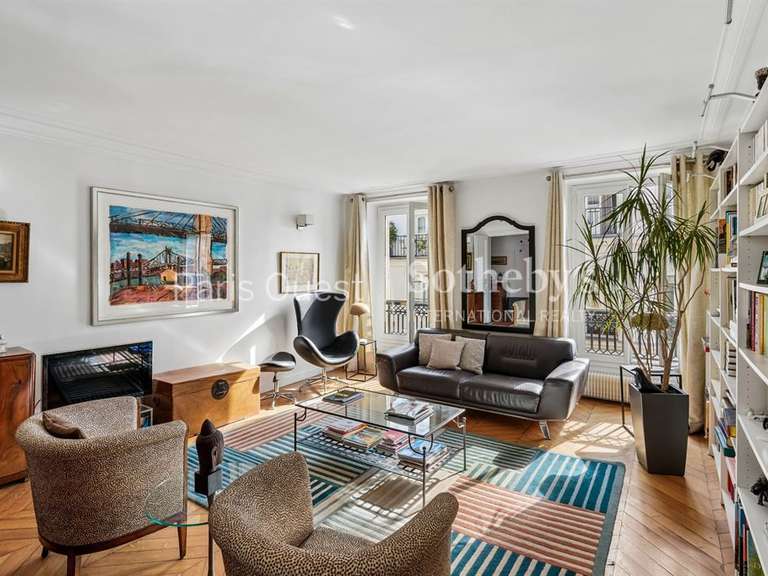 Appartement Paris 8e - 2 chambres - 110m²