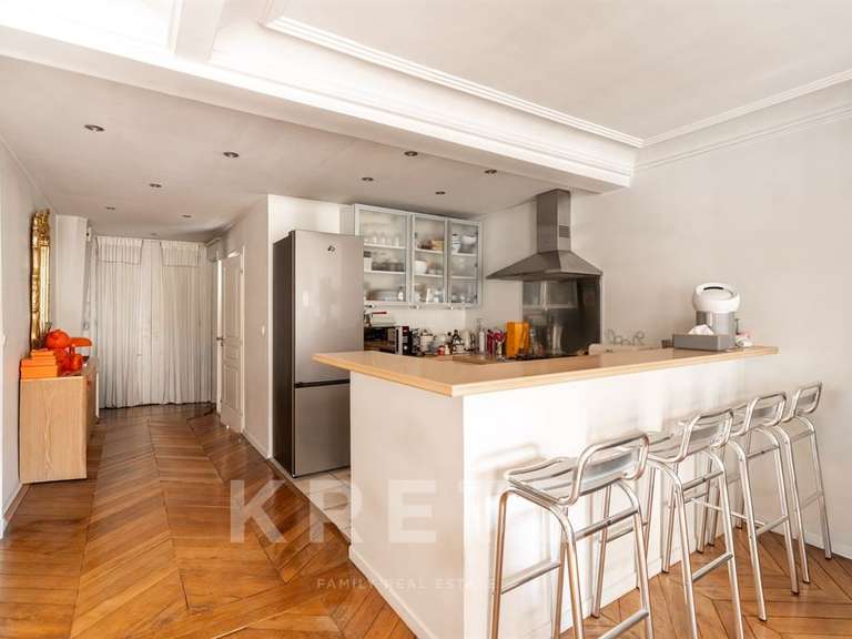 Appartement Paris 8e - 2 chambres - 80m²