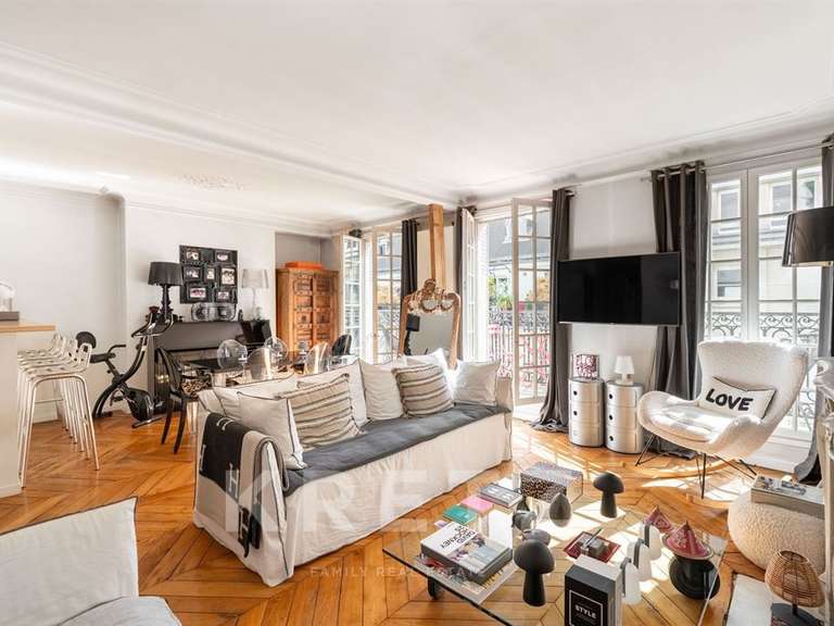 Appartement Paris 8e - 2 chambres - 80m²