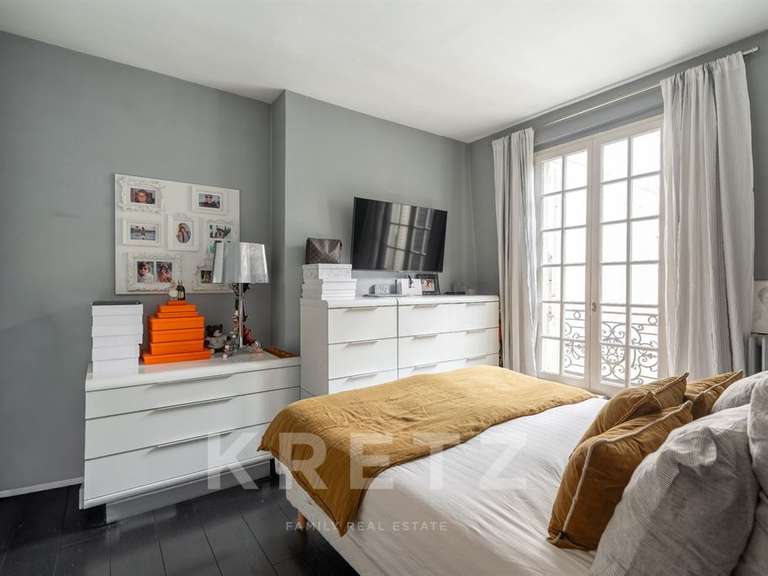 Appartement Paris 8e - 2 chambres - 80m²