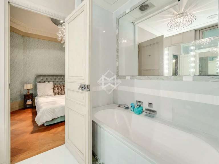 Appartement Paris 8e - 1 chambre - 125m²