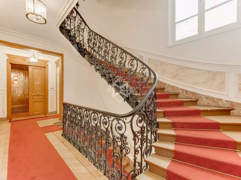 Appartement Paris 8e - 1 chambre - 125m²