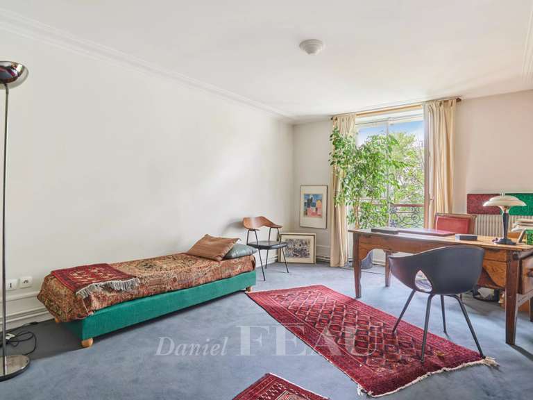 Appartement Paris 8e - 2 chambres - 77m²