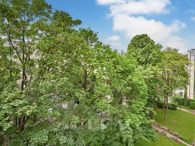 Appartement Paris 8e - 2 chambres - 77m²