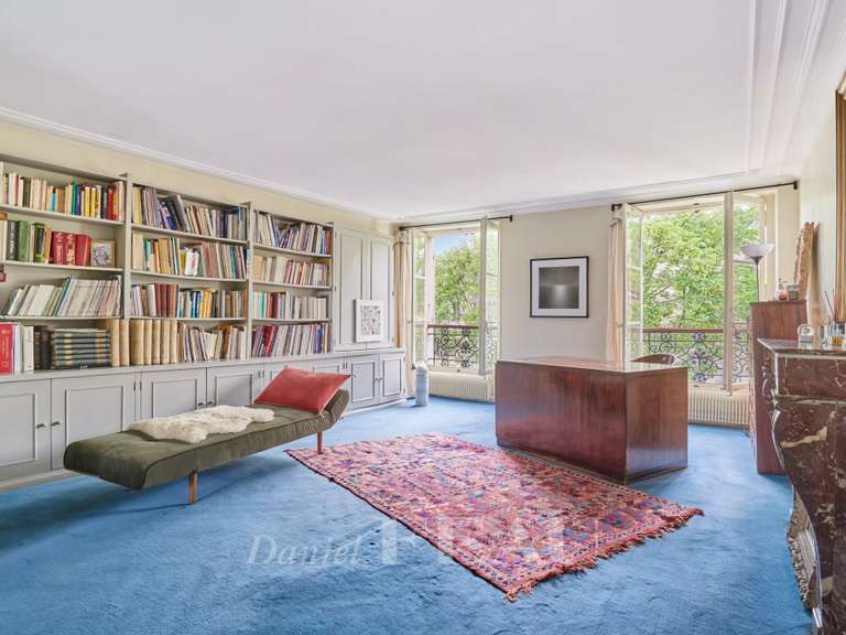 Appartement Paris 8e - 2 chambres - 77m²