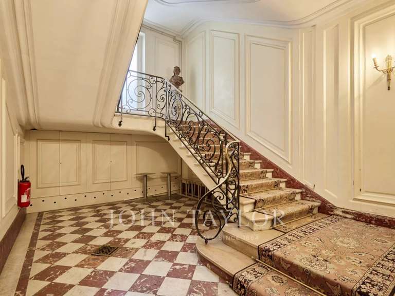 Appartement Paris 8e - 2 chambres - 200m²