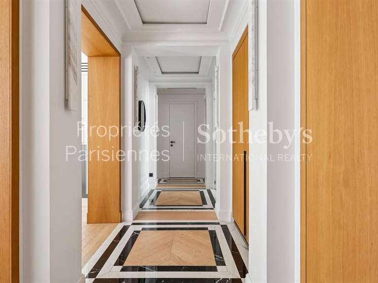 Appartement Paris 8e - 3 chambres - 130m²