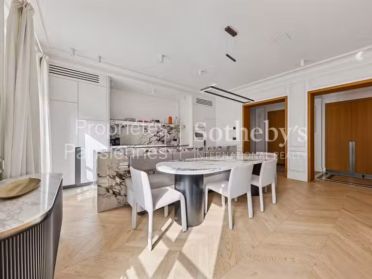 Appartement Paris 8e - 3 chambres - 130m²