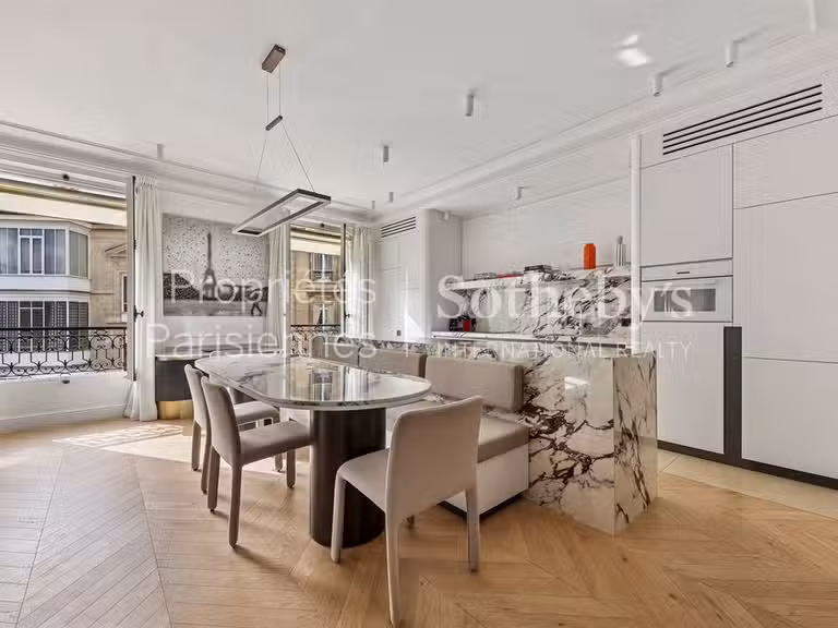 Appartement Paris 8e - 3 chambres - 130m²