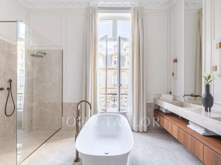 Appartement Paris 8e - 3 chambres - 198m²