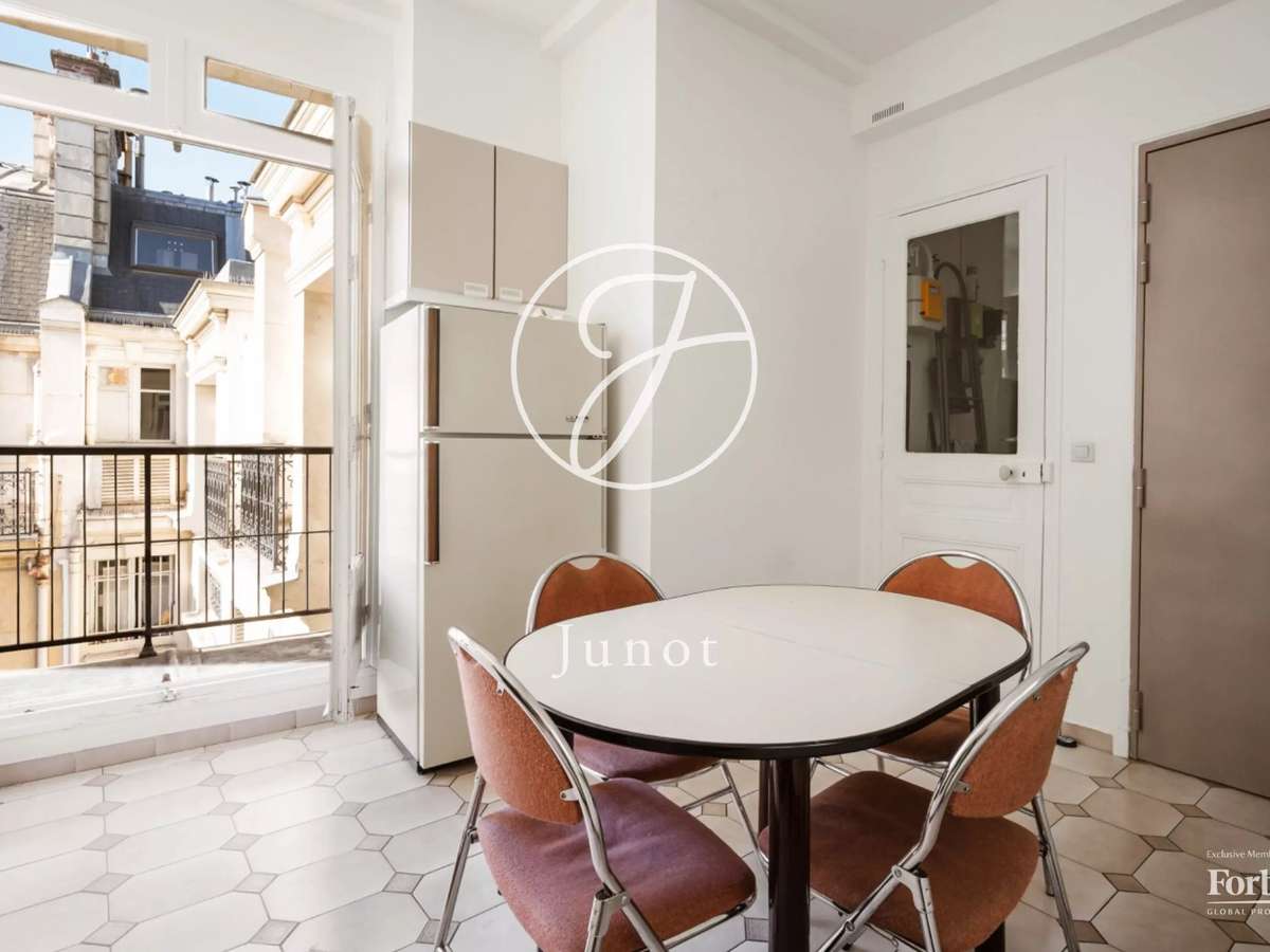 Apartment Paris 8e
