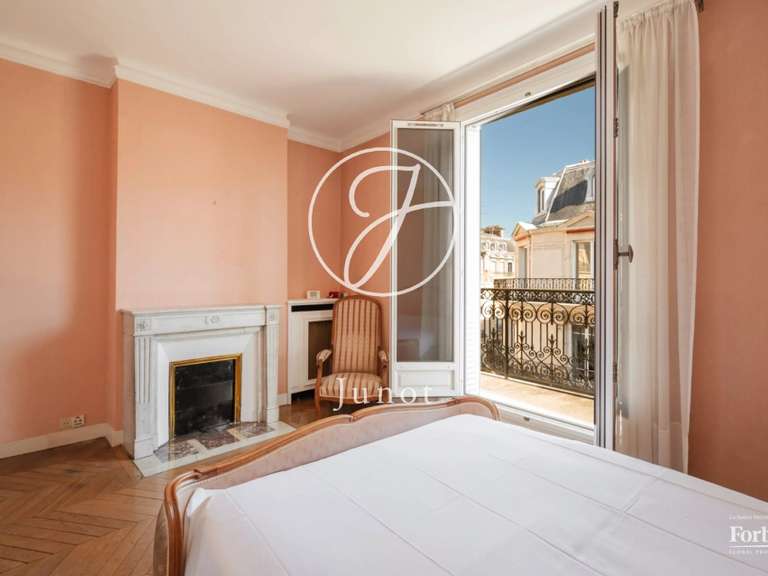 Appartement Paris 8e - 3 chambres - 152m²