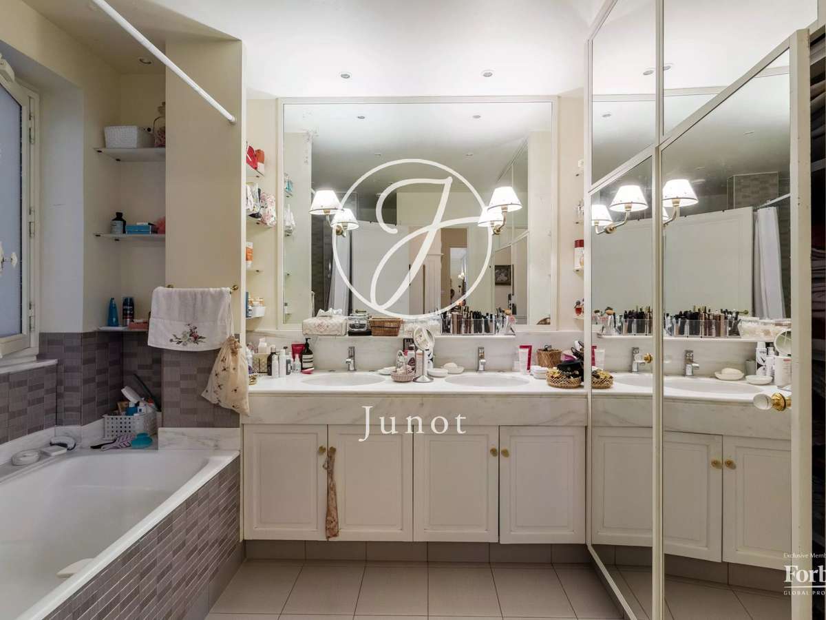 Apartment Paris 8e