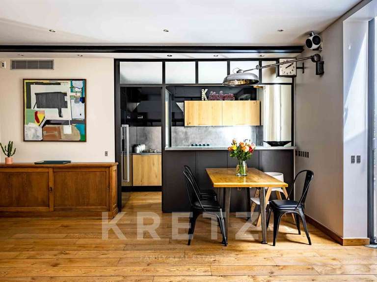 House Paris 8e - 2 bedrooms - 130m²