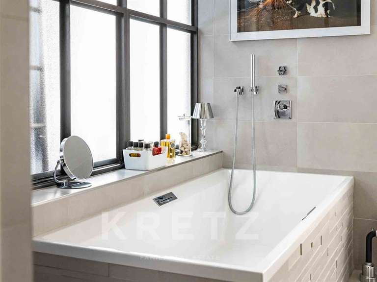 House Paris 8e - 2 bedrooms - 130m²