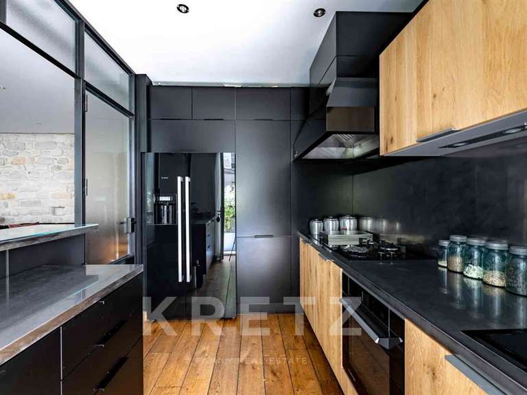 House Paris 8e - 2 bedrooms - 130m²