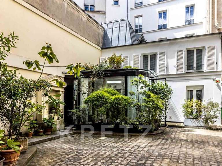 House Paris 8e - 2 bedrooms - 130m²