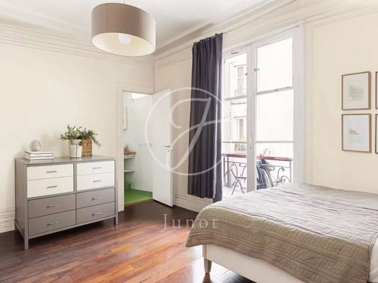 Appartement Paris 9e - 3 chambres - 87m²